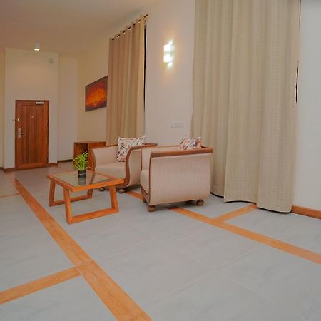 Breeze Pasikudah Hotel Passikudah Exterior photo