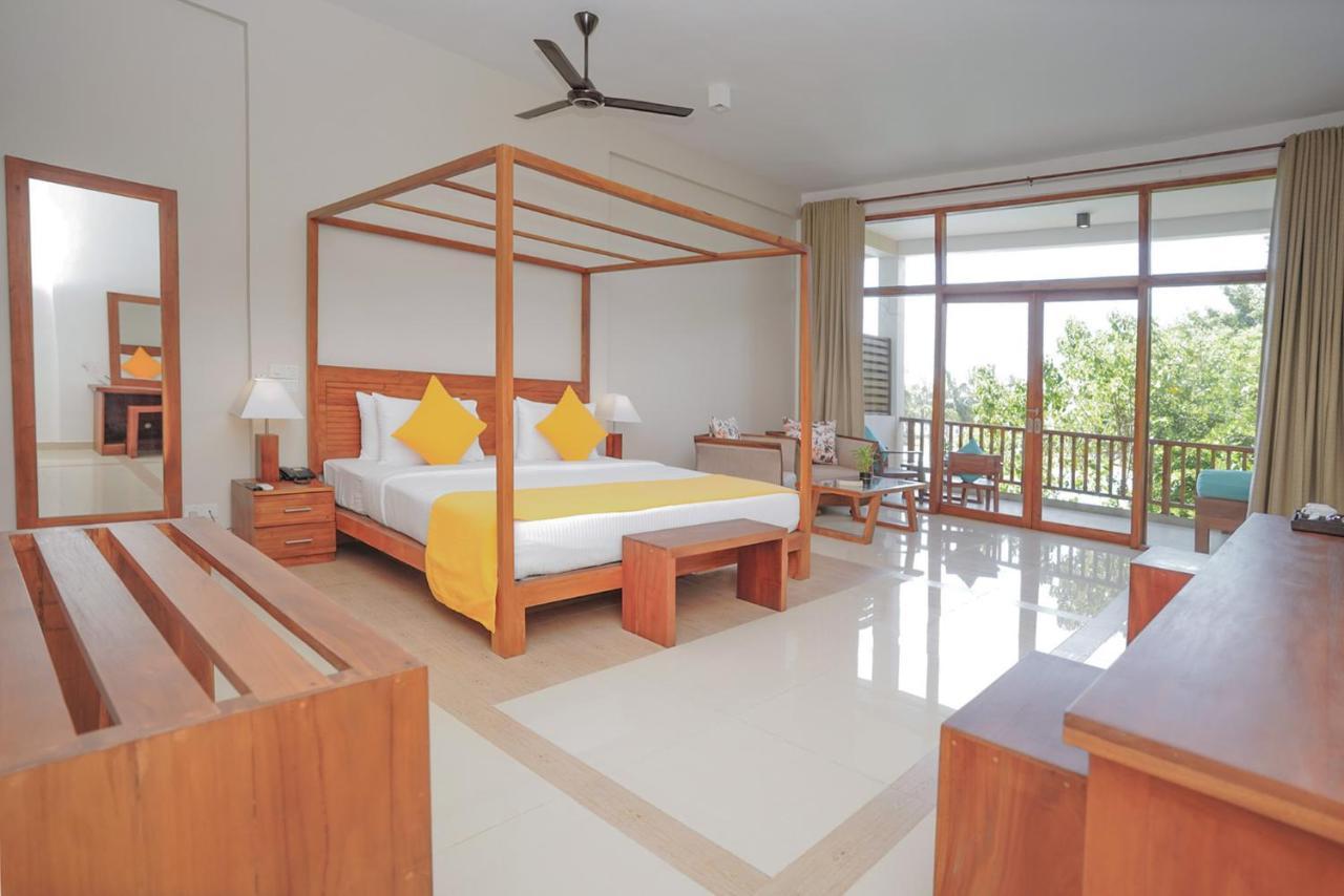 Breeze Pasikudah Hotel Passikudah Exterior photo