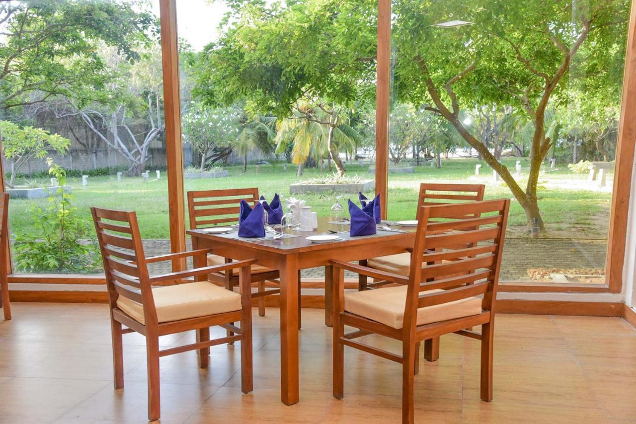 Breeze Pasikudah Hotel Passikudah Exterior photo