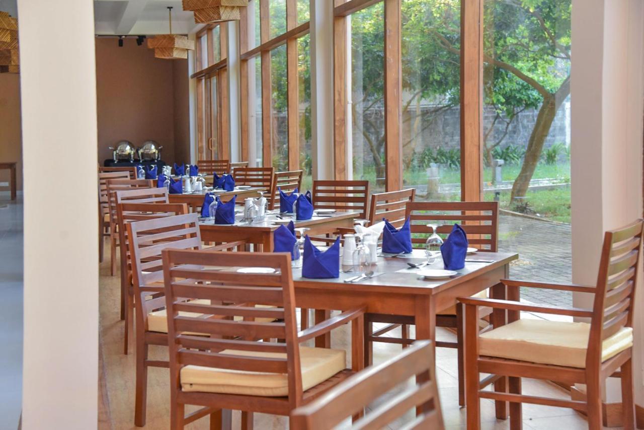 Breeze Pasikudah Hotel Passikudah Exterior photo