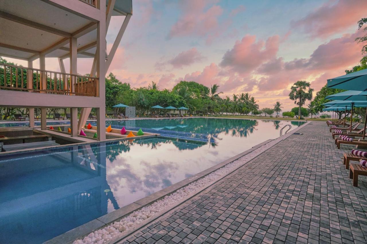 Breeze Pasikudah Hotel Passikudah Exterior photo