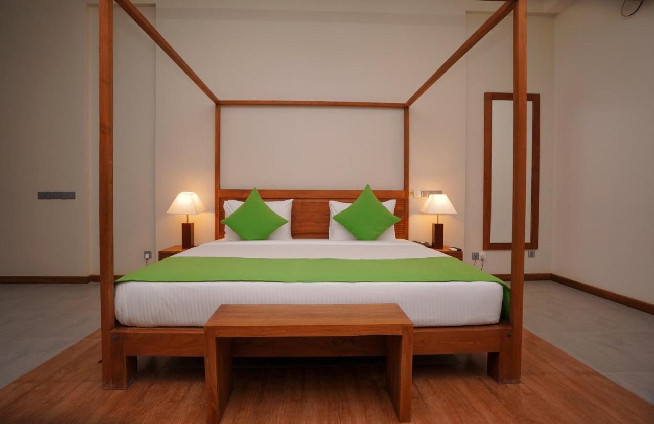 Breeze Pasikudah Hotel Passikudah Exterior photo