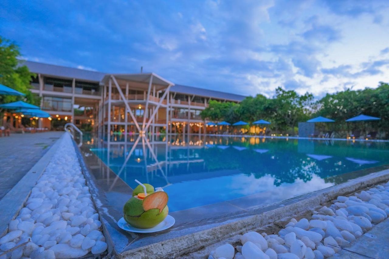 Breeze Pasikudah Hotel Passikudah Exterior photo