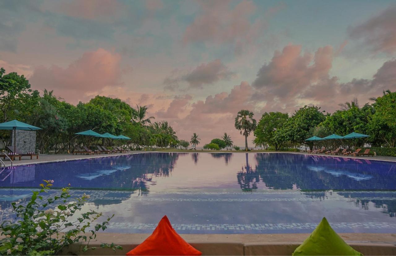 Breeze Pasikudah Hotel Passikudah Exterior photo