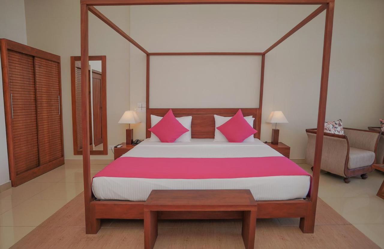 Breeze Pasikudah Hotel Passikudah Exterior photo