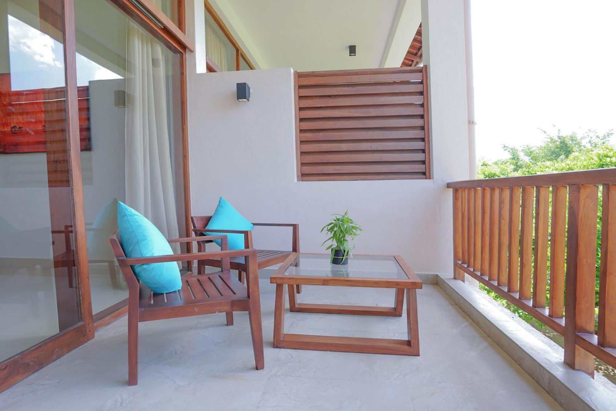 Breeze Pasikudah Hotel Passikudah Exterior photo