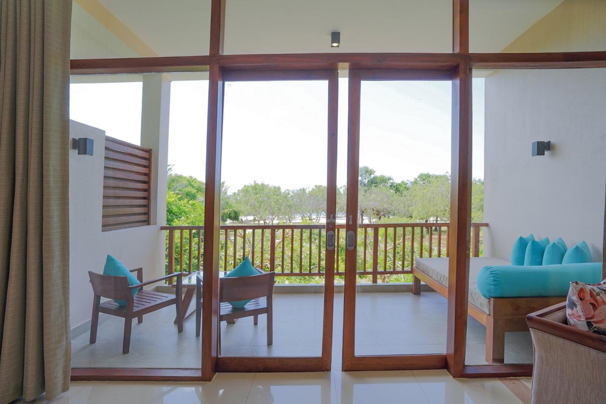 Breeze Pasikudah Hotel Passikudah Exterior photo